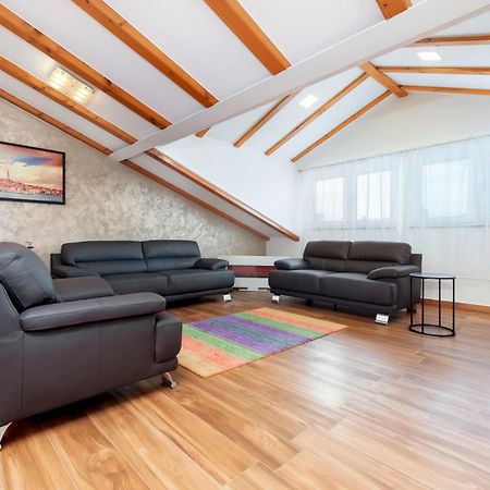 Apartment The Loft โรวีน ภายนอก รูปภาพ
