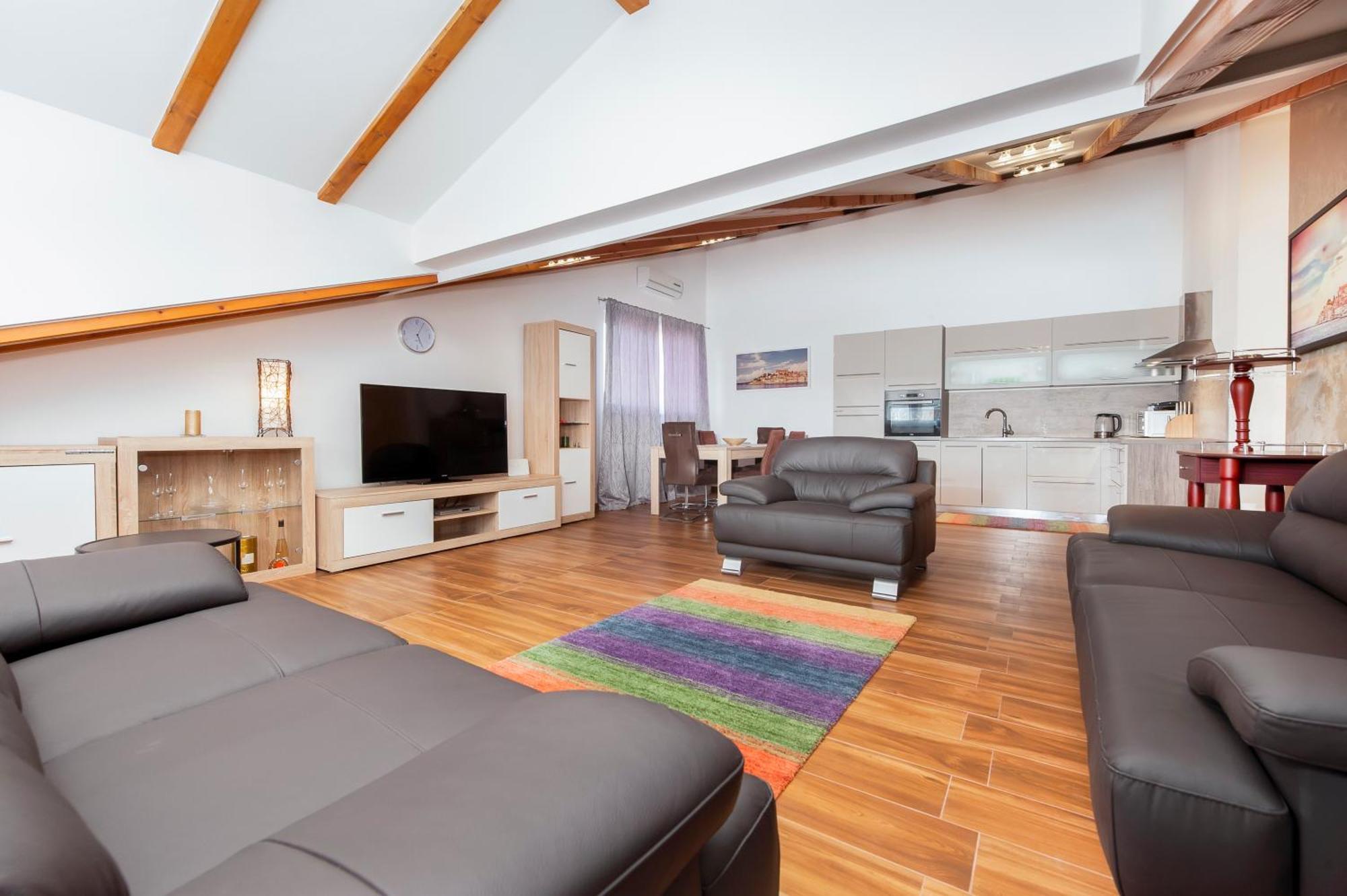 Apartment The Loft โรวีน ภายนอก รูปภาพ