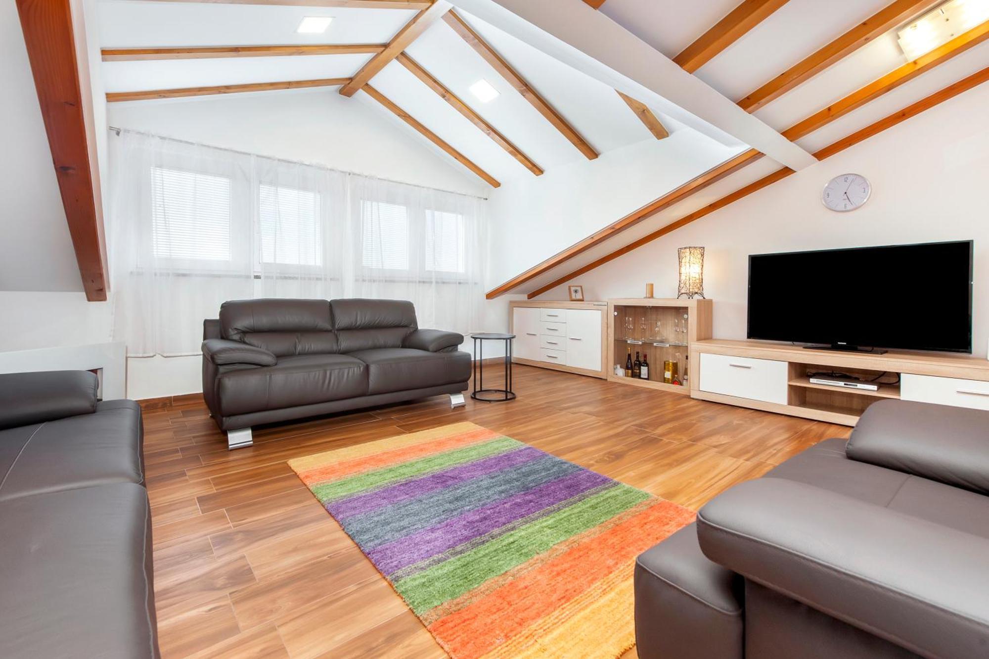 Apartment The Loft โรวีน ภายนอก รูปภาพ