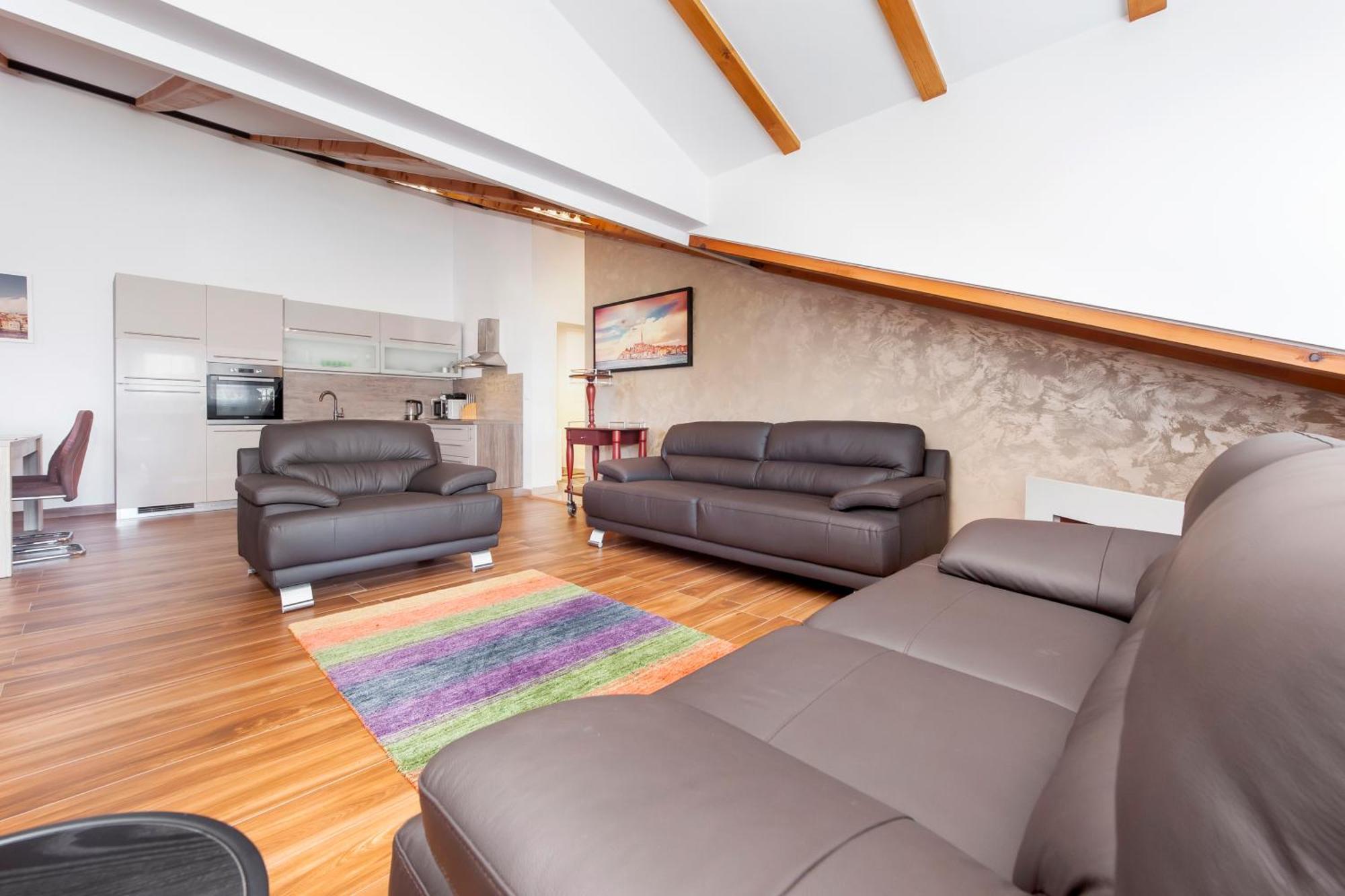 Apartment The Loft โรวีน ภายนอก รูปภาพ