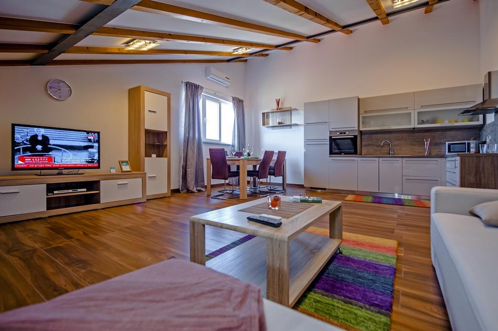 Apartment The Loft โรวีน ภายนอก รูปภาพ
