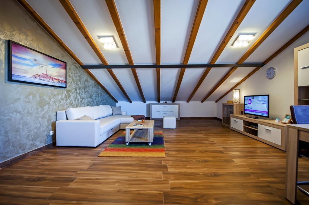 Apartment The Loft โรวีน ภายนอก รูปภาพ