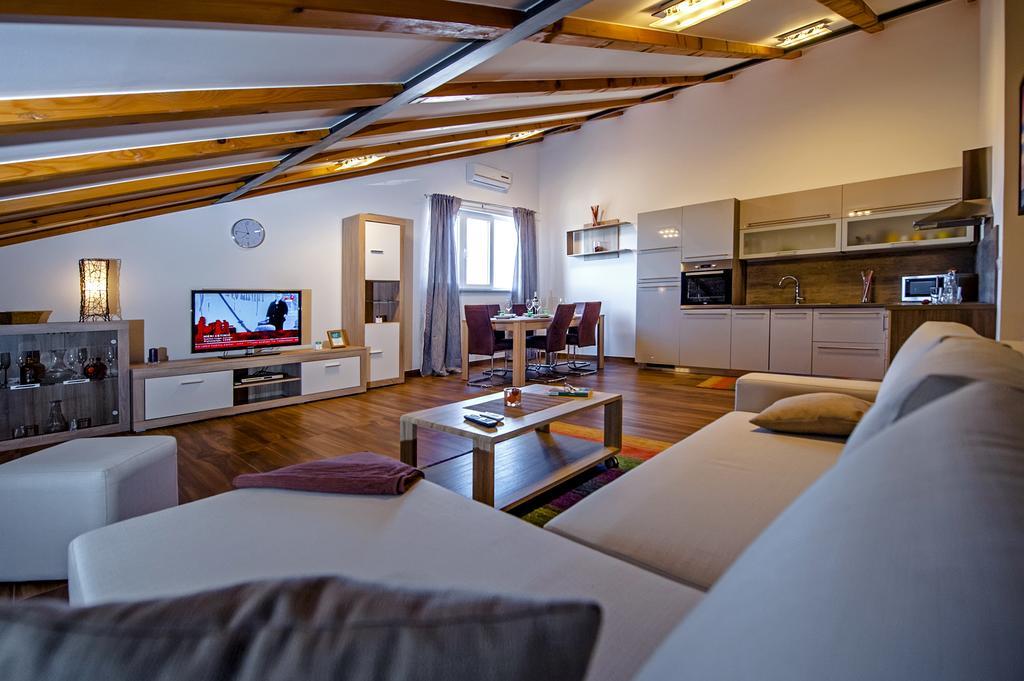 Apartment The Loft โรวีน ภายนอก รูปภาพ