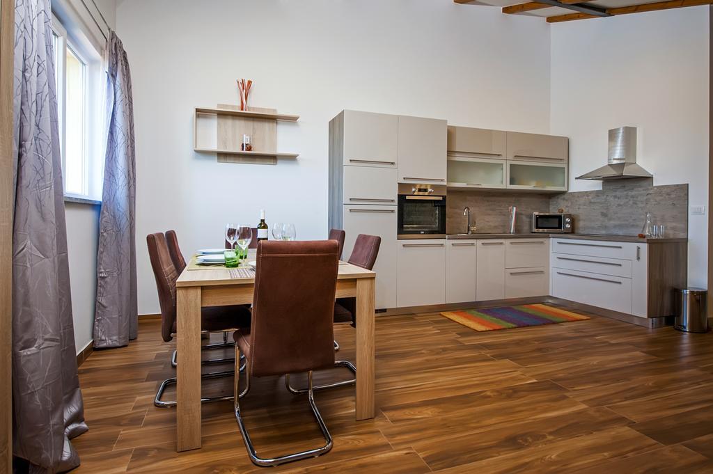 Apartment The Loft โรวีน ภายนอก รูปภาพ