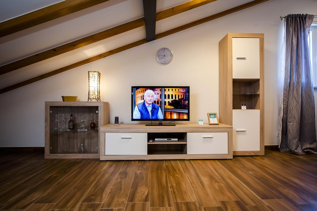 Apartment The Loft โรวีน ภายนอก รูปภาพ