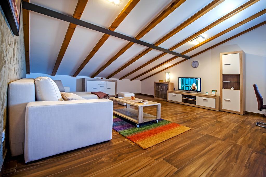 Apartment The Loft โรวีน ภายนอก รูปภาพ