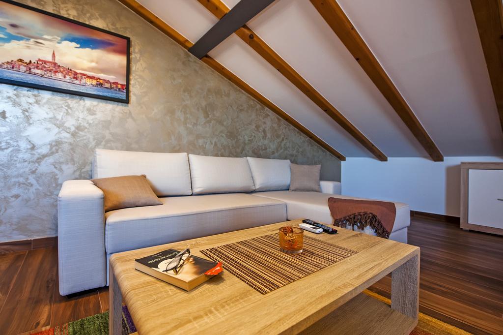 Apartment The Loft โรวีน ภายนอก รูปภาพ