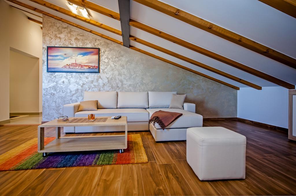 Apartment The Loft โรวีน ภายนอก รูปภาพ