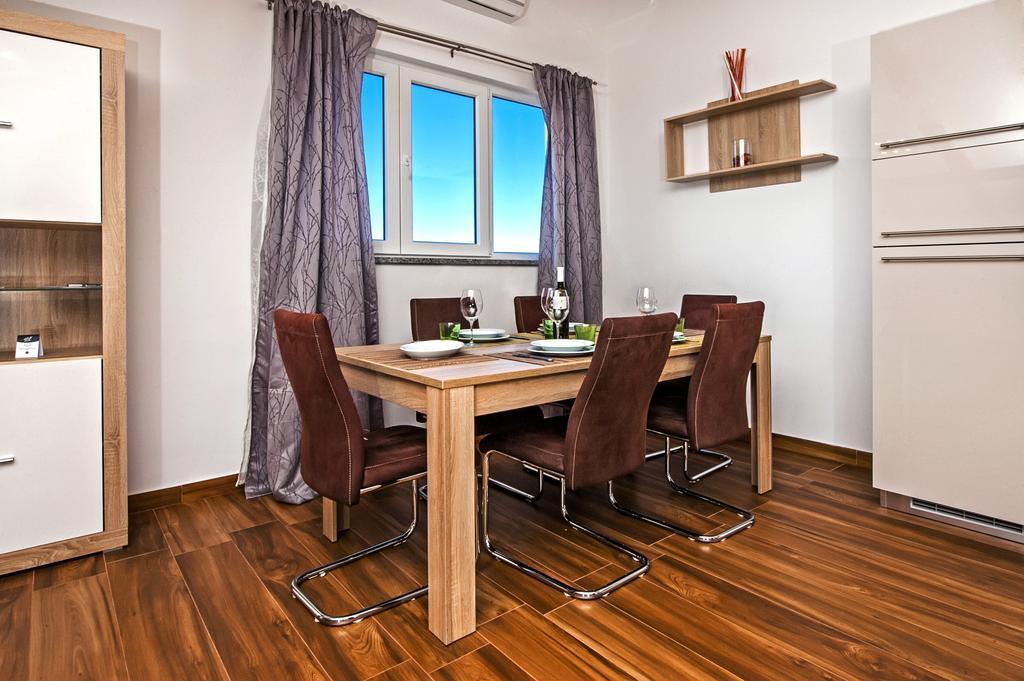 Apartment The Loft โรวีน ภายนอก รูปภาพ