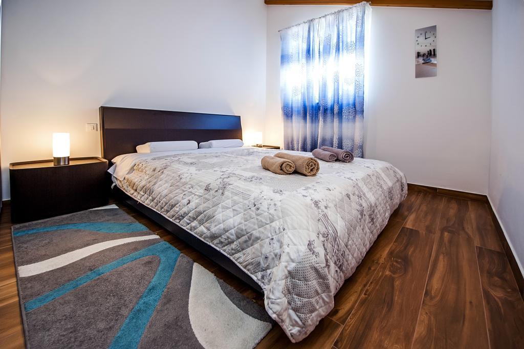 Apartment The Loft โรวีน ภายนอก รูปภาพ
