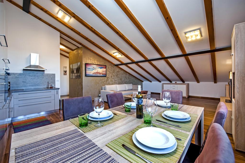 Apartment The Loft โรวีน ภายนอก รูปภาพ